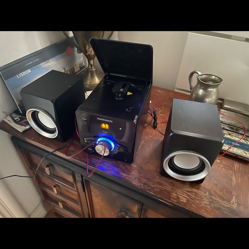 COPY - Magnovox CD Bluetooth radio wireless speaker system. Book shelf speaker …